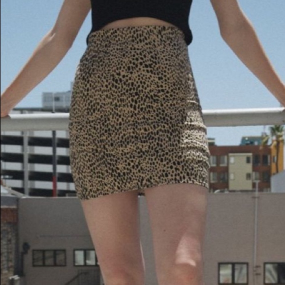 BRANDY MELVILLE CHEETAH SKIRT